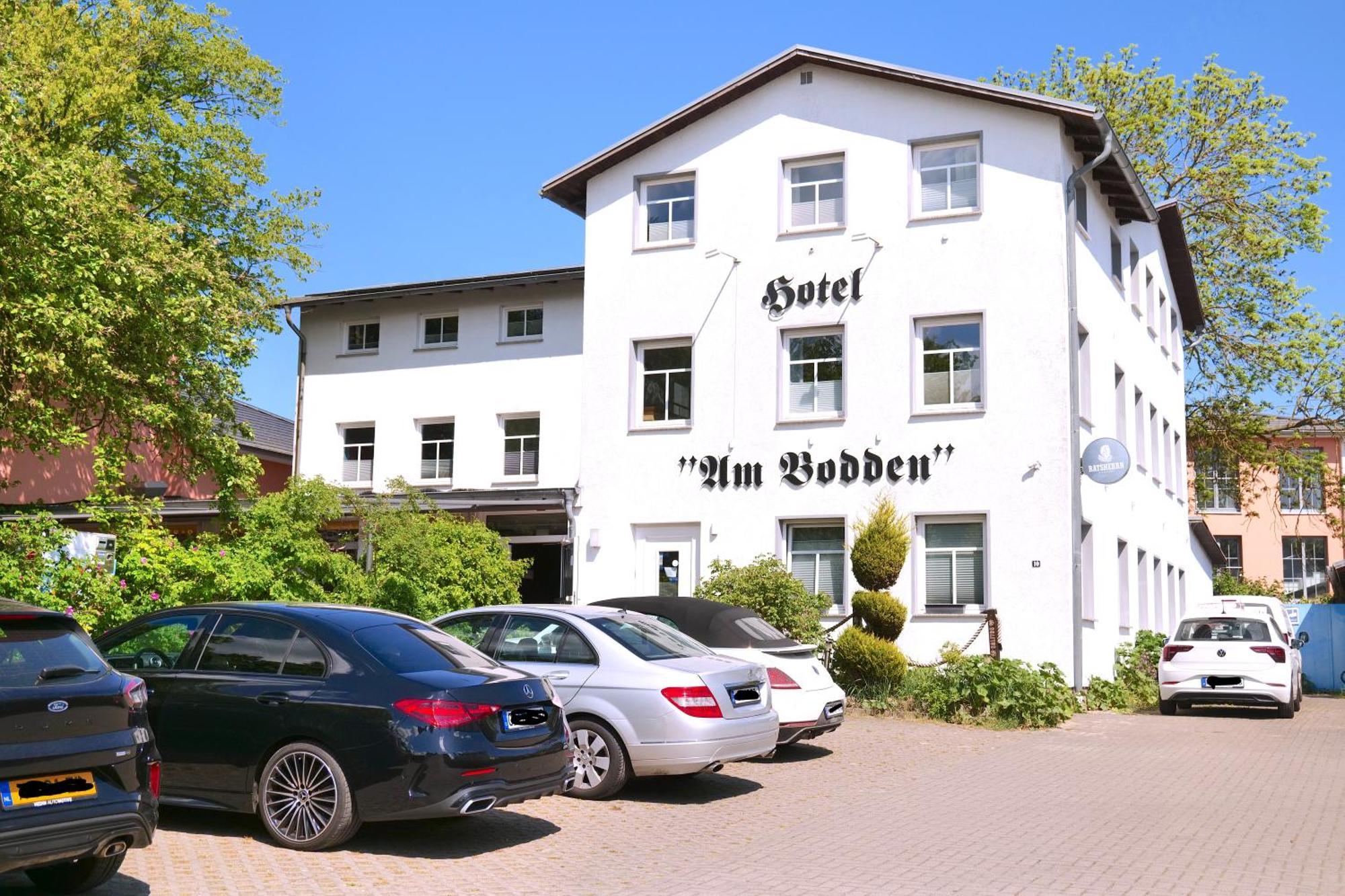 Hotel & Restaurant Am Bodden Putbus Bagian luar foto