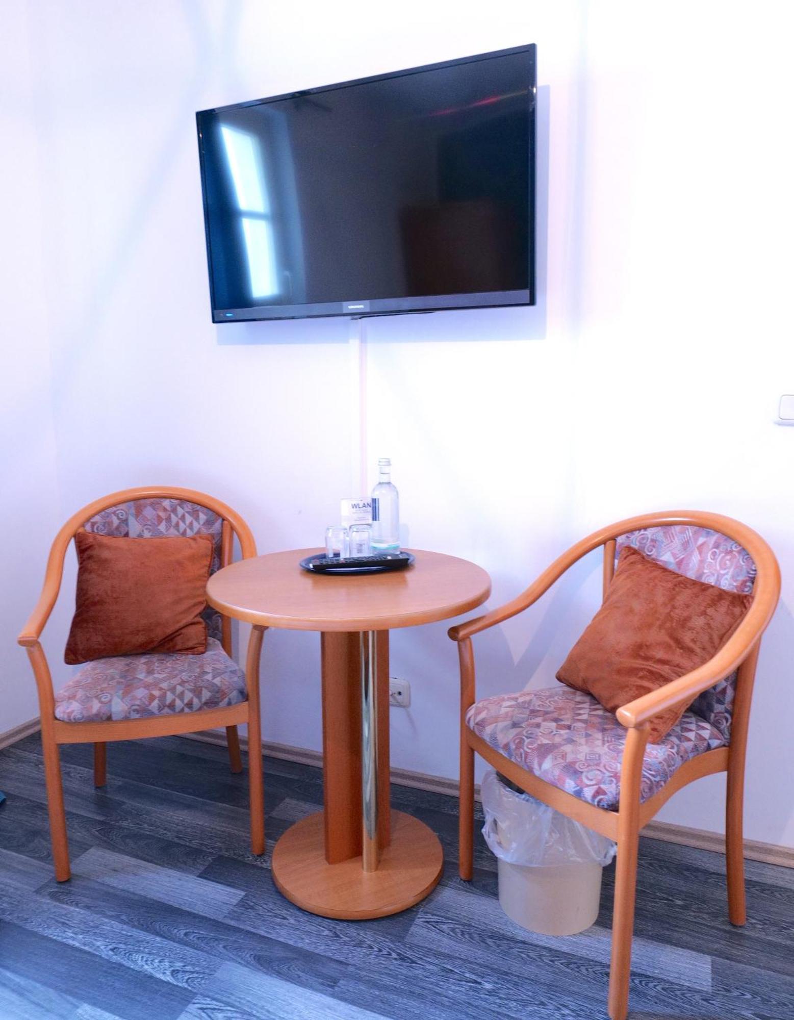 Hotel & Restaurant Am Bodden Putbus Bagian luar foto