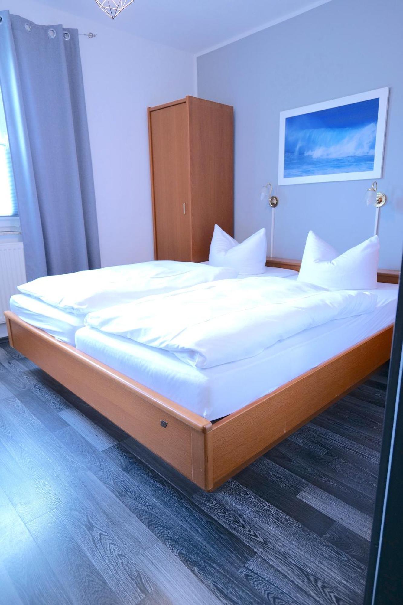 Hotel & Restaurant Am Bodden Putbus Bagian luar foto