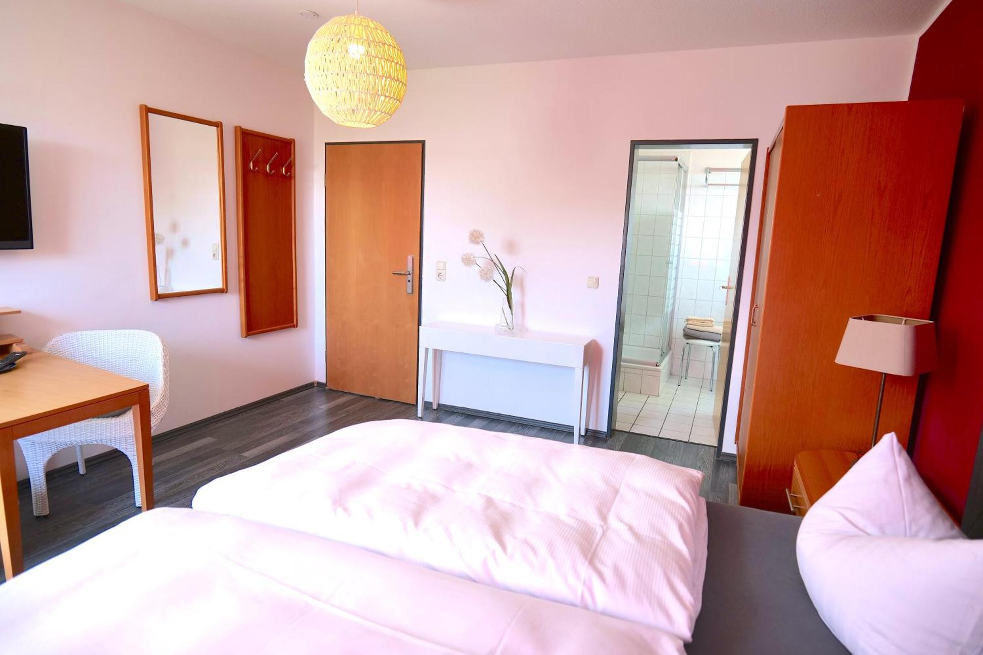 Hotel & Restaurant Am Bodden Putbus Bagian luar foto
