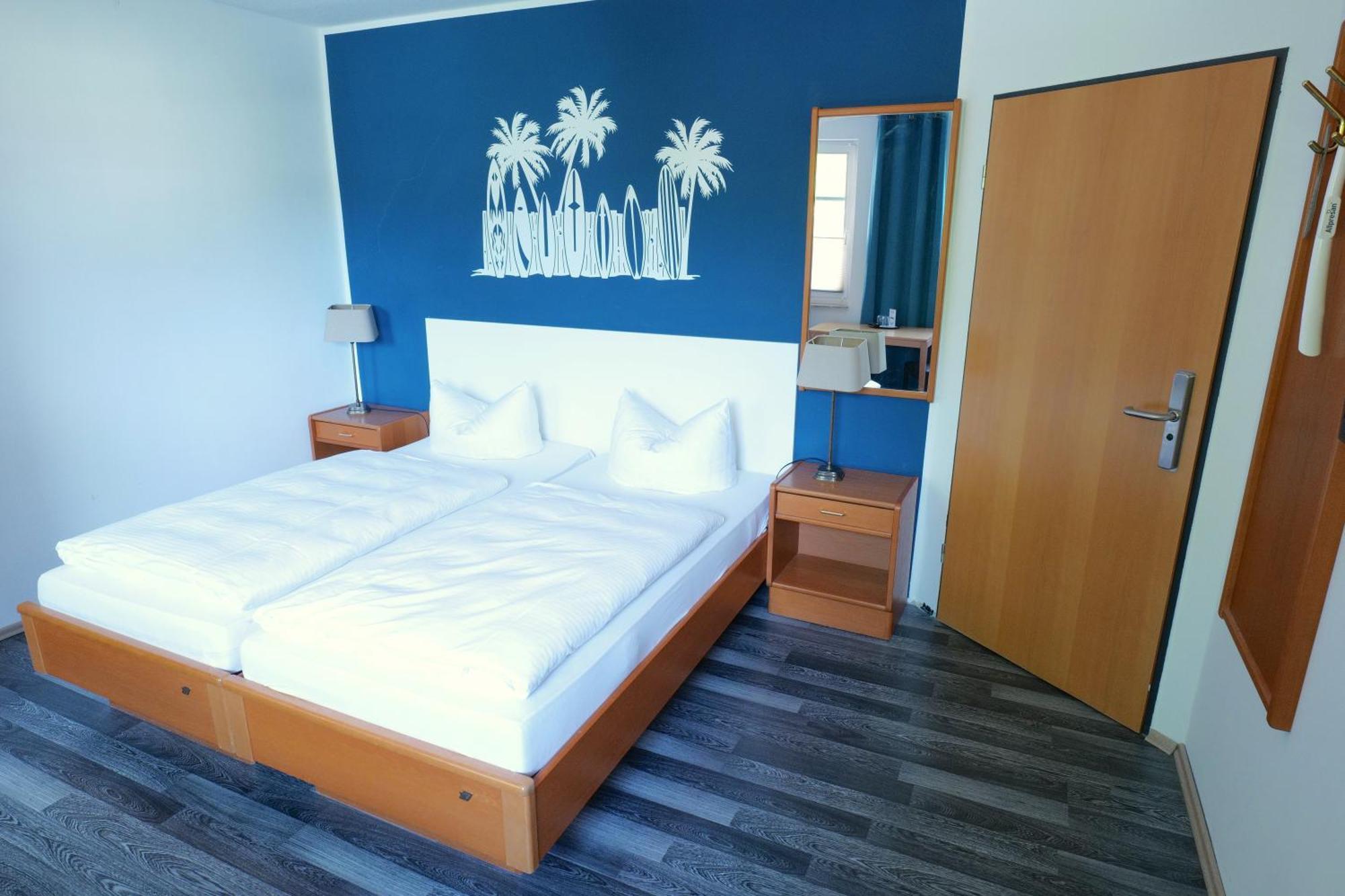 Hotel & Restaurant Am Bodden Putbus Bagian luar foto