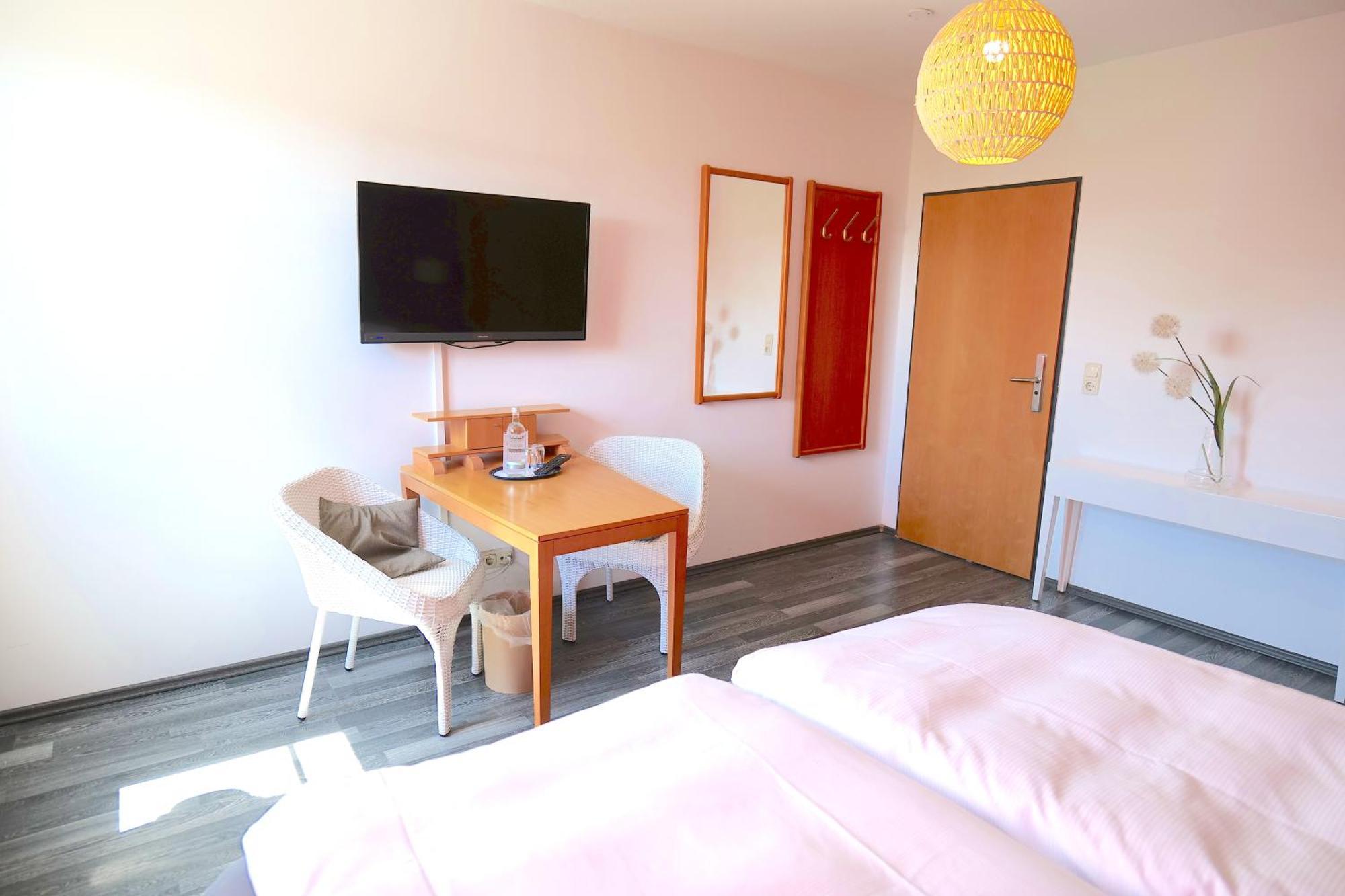 Hotel & Restaurant Am Bodden Putbus Bagian luar foto