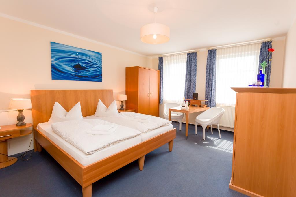 Hotel & Restaurant Am Bodden Putbus Ruang foto