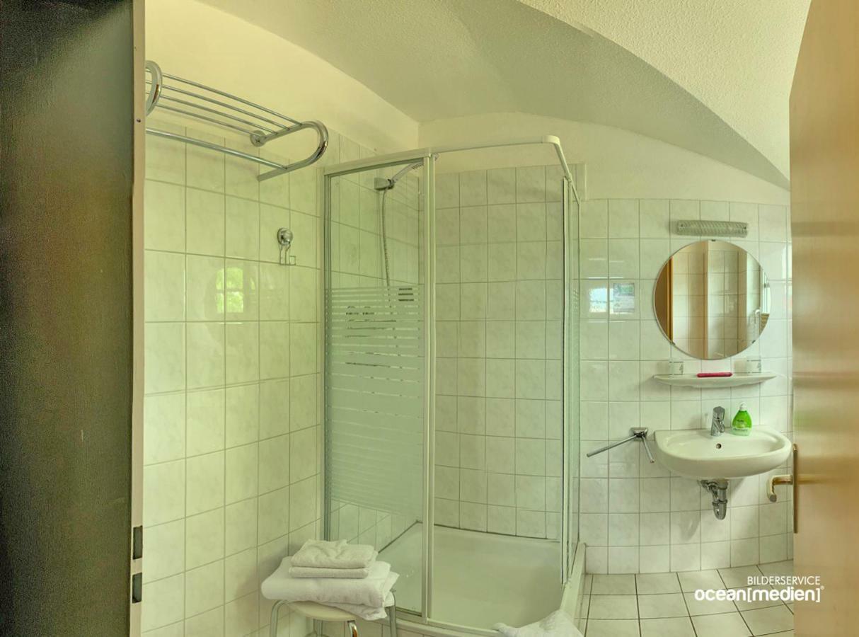 Hotel & Restaurant Am Bodden Putbus Bagian luar foto
